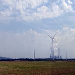 Braunkohlentagebau - alle drei Kraftwerke - Windräder auf rekultiviertem Gebiet