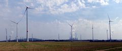 Braunkohlentagebau - alle drei Kraftwerke - Windräder auf rekultiviertem Gebiet