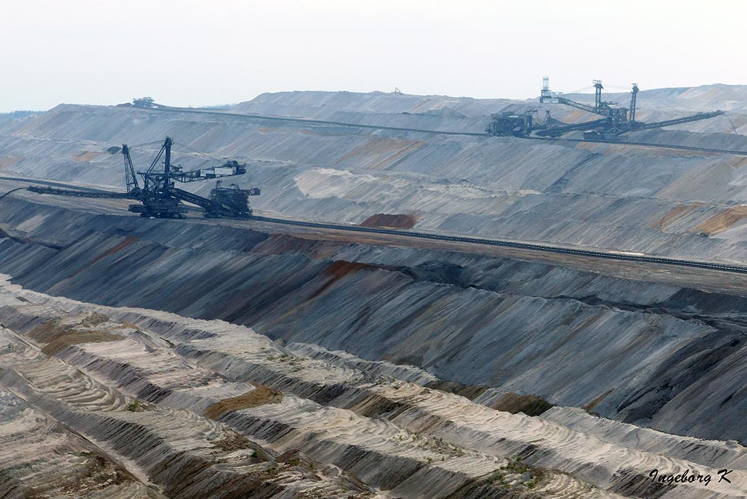 Braunkohlentagebau Hambach Abbaugebiet mit Baggern