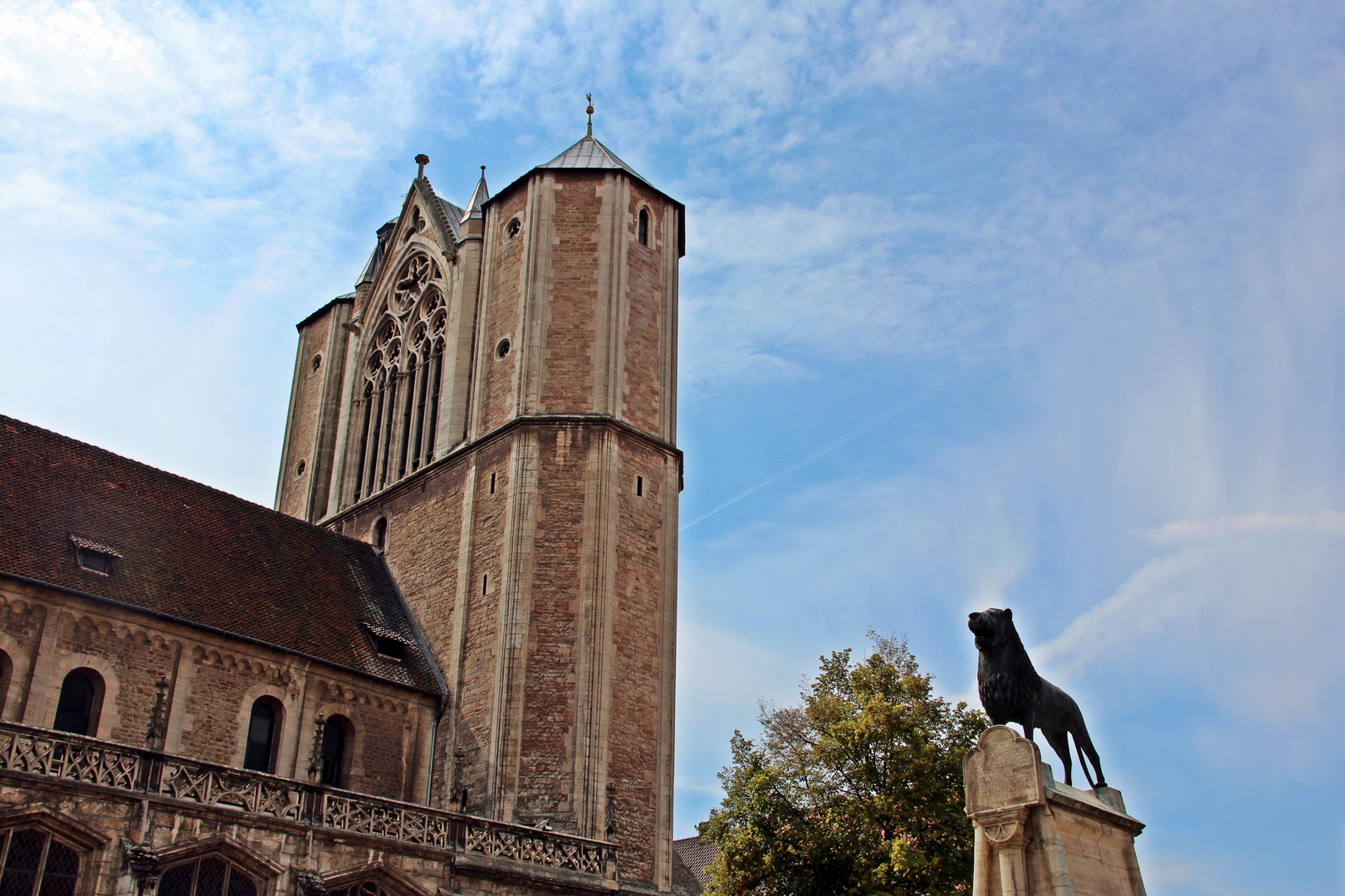 Braunschweiger Dom mit Burglöwe