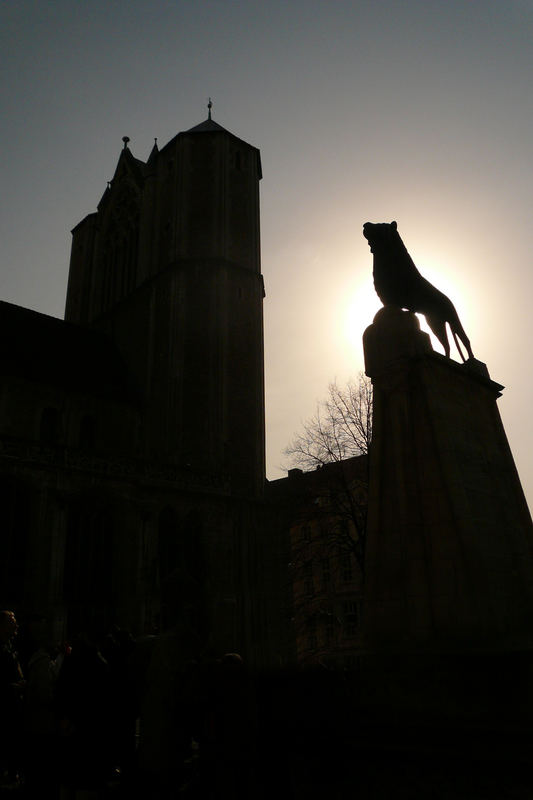 Braunschweiger Dom mit Löwe