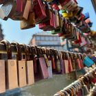 Brausebrücke mit Liebesschlössern