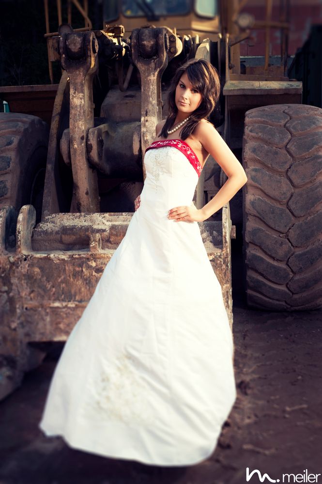 Braut vs. Bagger Foto & Bild hochzeit, trash the dress, von melle
