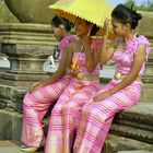 Brautjungfern in Angkor Wat
