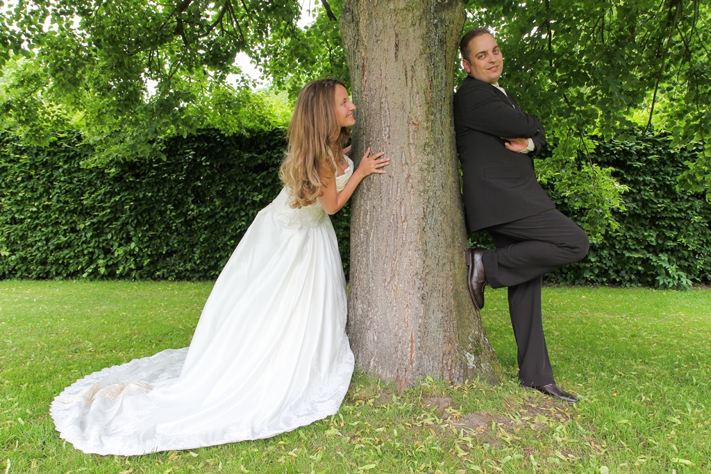 Brautpaar am Baum