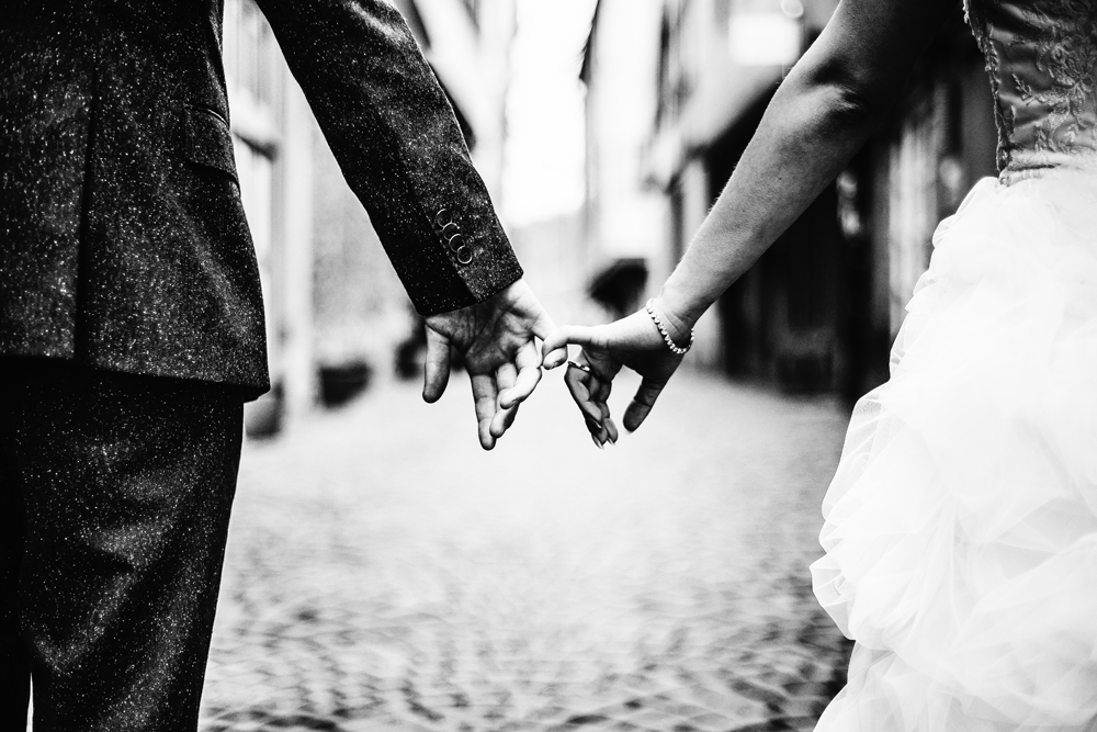 Brautpaar Hand in Hand Foto &amp; Bild hochzeit, liebe, braut Bilder auf