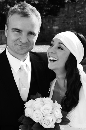 Brautpaar in schwarz-weiß