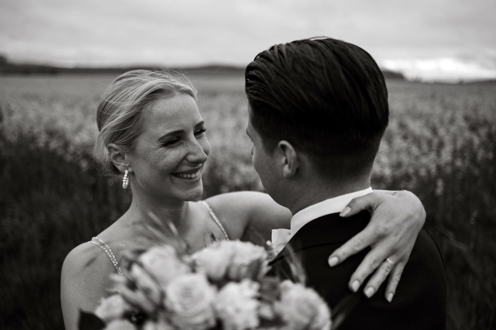 Brautpaar in schwarz-weiß // Robingrafie - Robin Bellmann