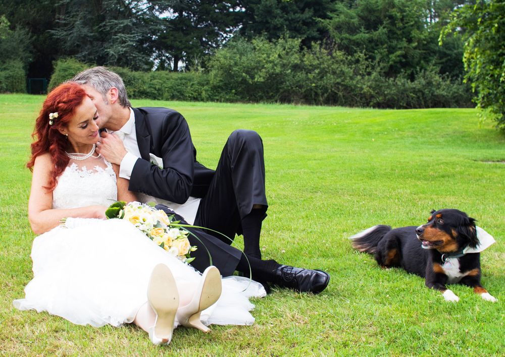 Brautpaar mit Hund