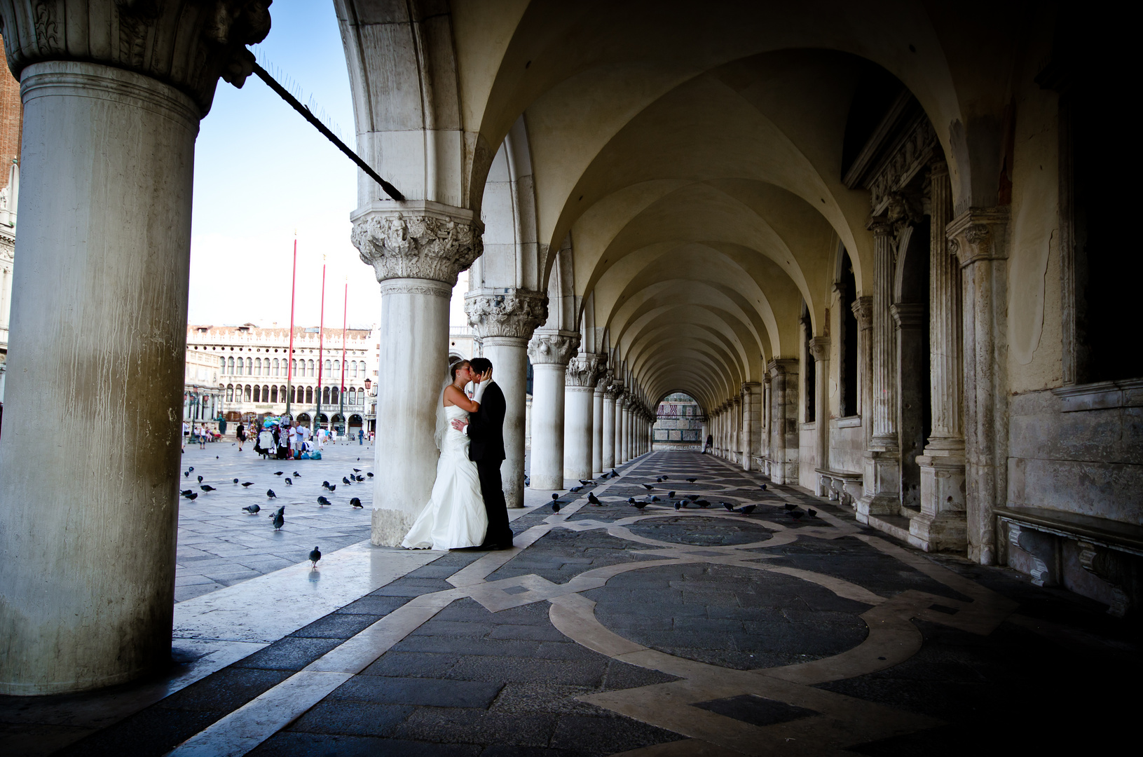 Brautpaarshooting und Hochzeitsfotoreise Venedig Markusplatz