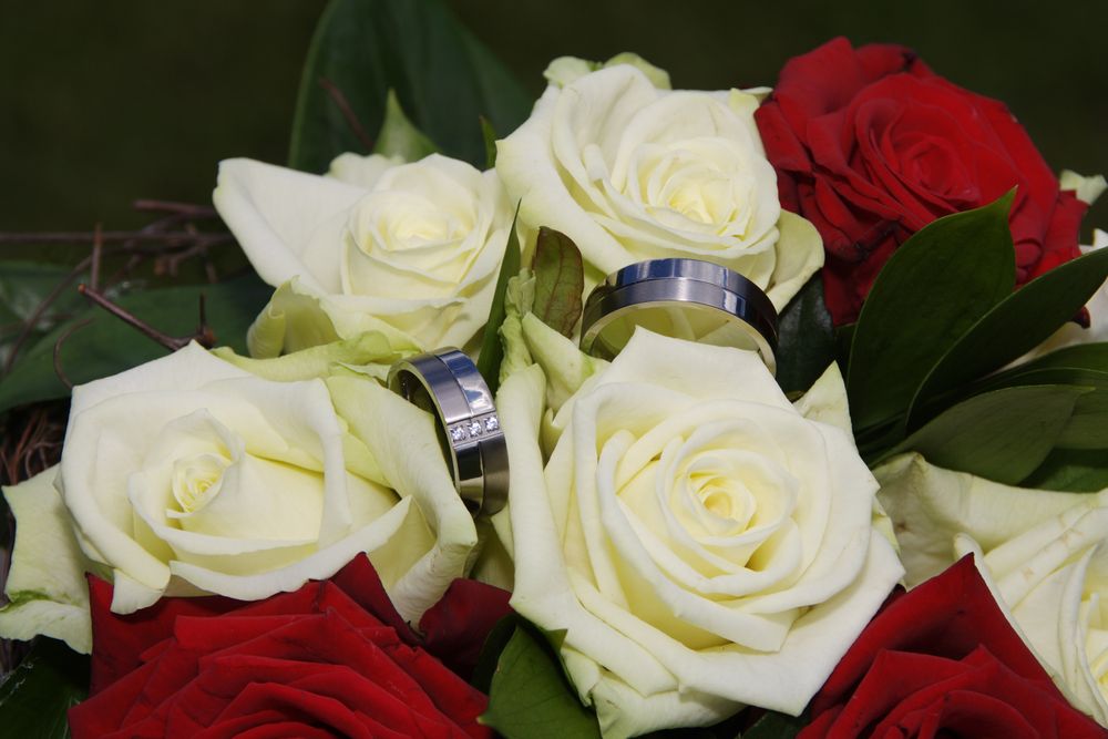 Brautstrauß mit Ringen