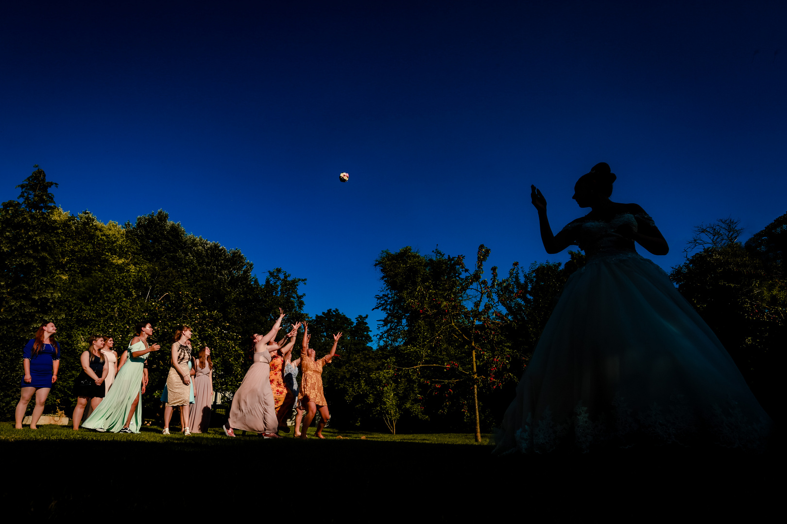 Brautstraußwurf mit Hochzeitsfotograf in Mainz