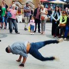 Breakdancer vor der Gedächtniskirche in Berlin