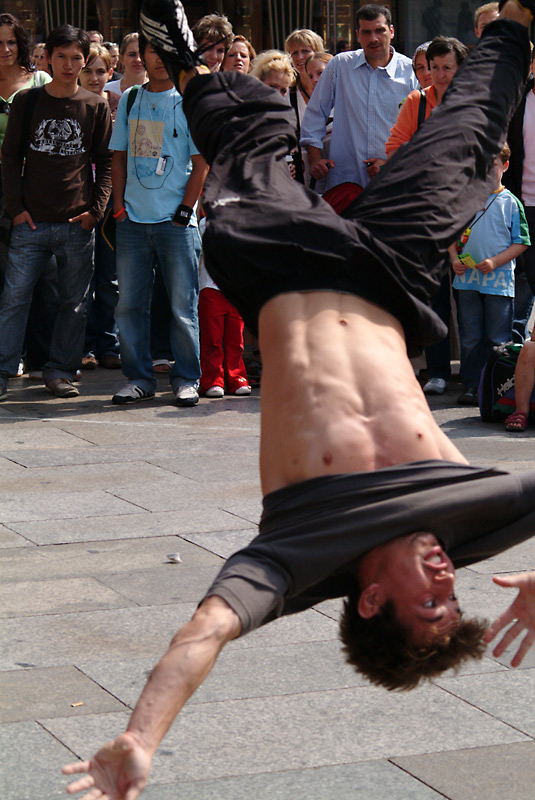 breakdancers (2)