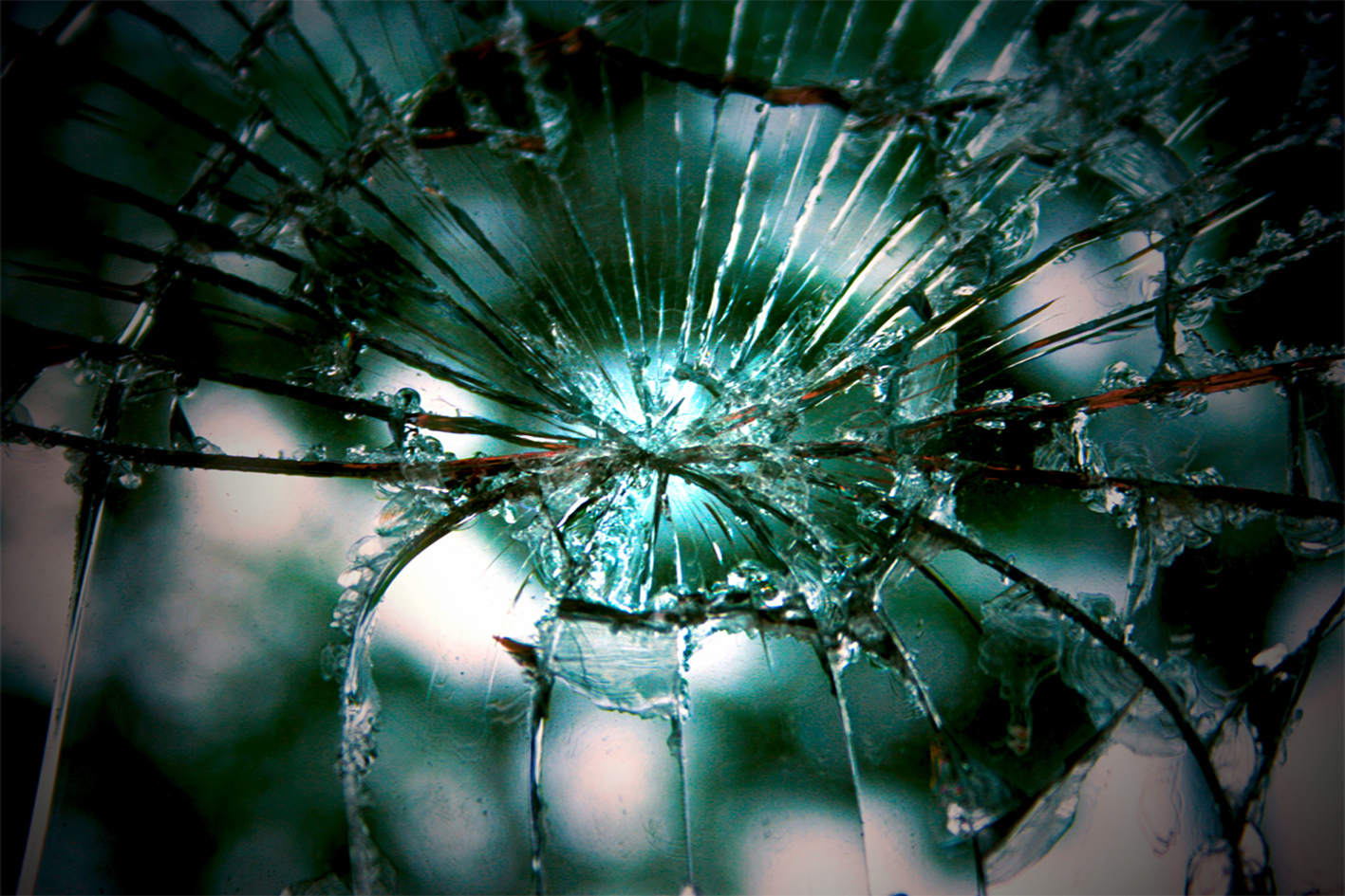 BREAKING GLASS 3