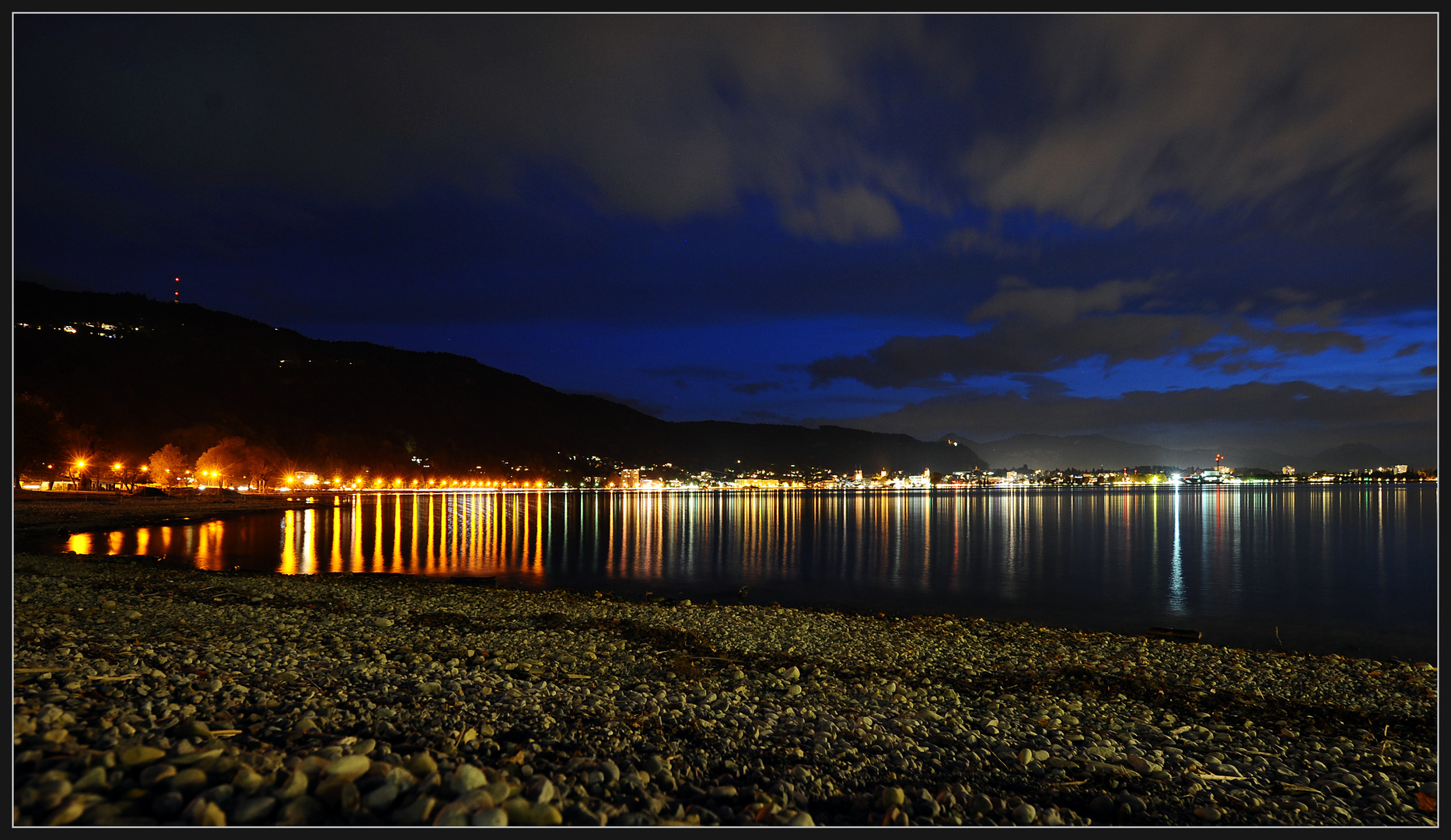 Bregenzer Bucht bei Nacht