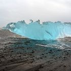 Breiðamerkursandur blauer Eisblock