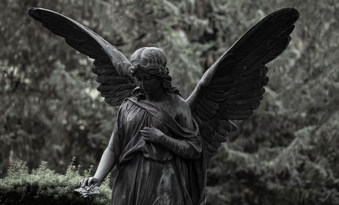 Breit aus die Flügel beide