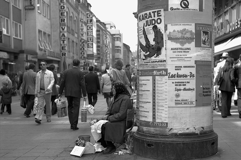 Breite Gasse Nürnberg - Blumen 1,50 DM - April 1974