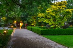 Breite Wege im Botanischen Garten