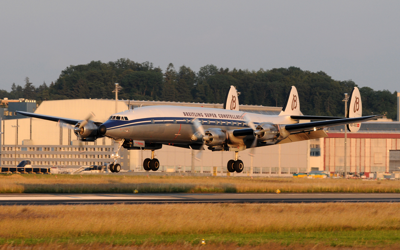 Breitling Lockheed L-1049F Super Constellation HB-RSC 