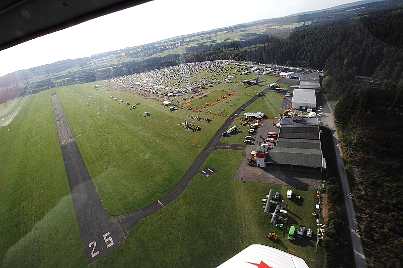 Breitscheid 2015 - Überflug  mit der  YAK 18T - Horst Braun