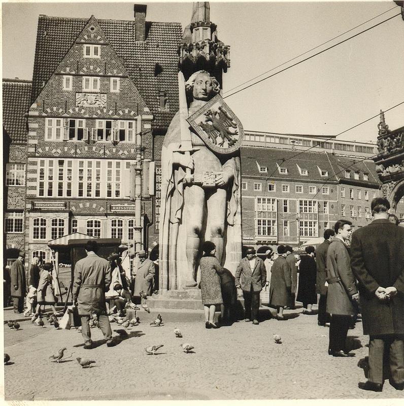Bremen 1965 vor dem Roland