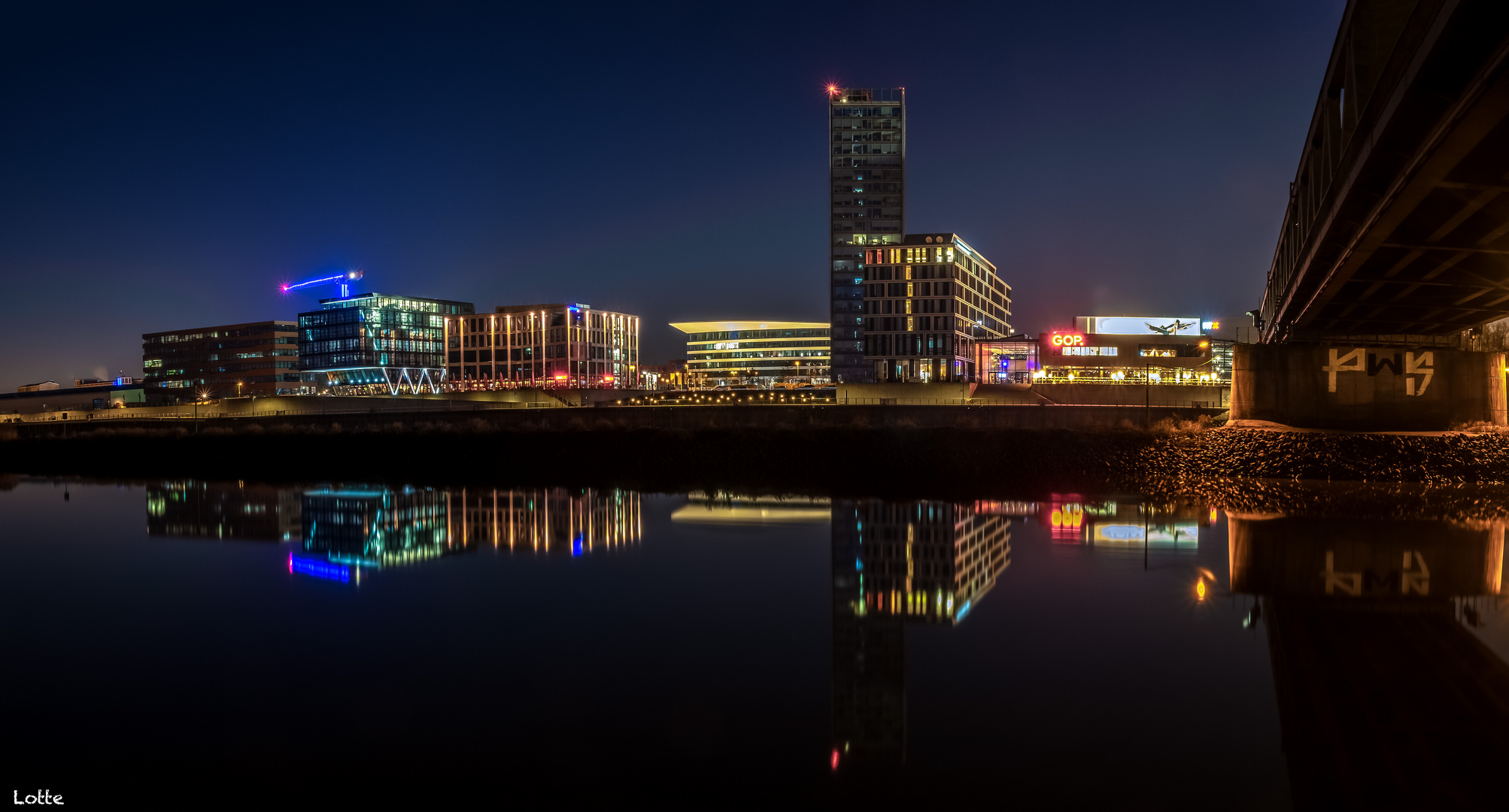 Bremen an der Weser bei Nacht