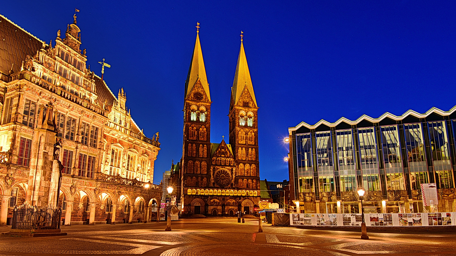 Bremen bei Nacht vor Sonnenaufgang/Bremen at night before sunrise