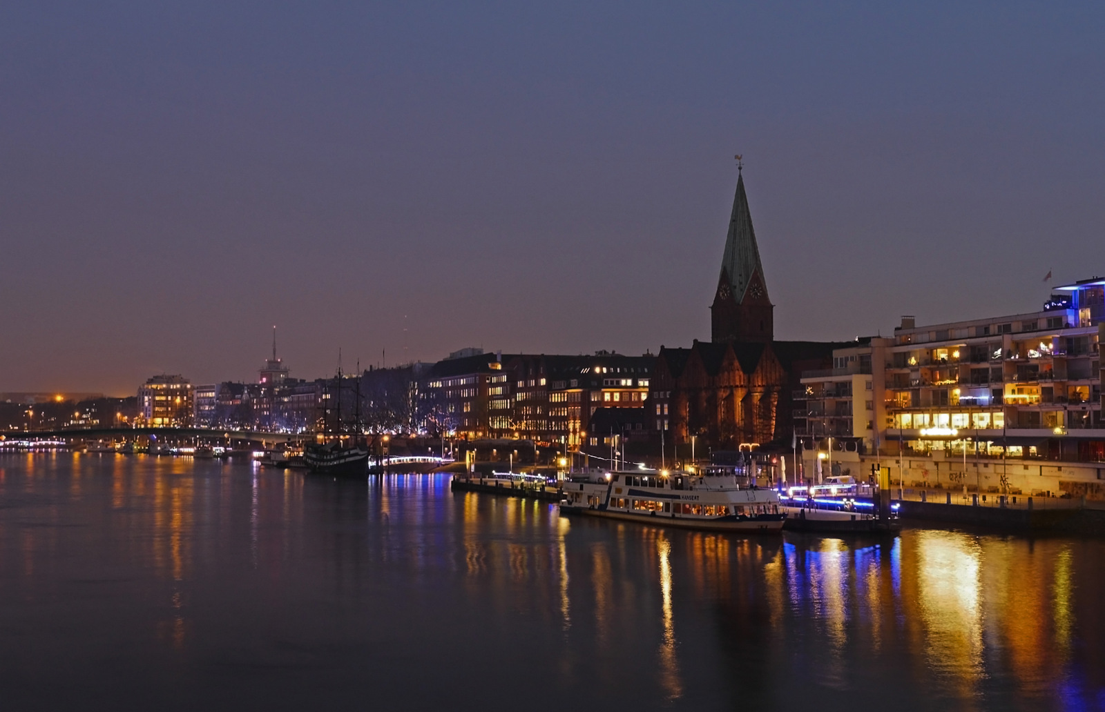 Bremen - Blick von der Wilhelm-Kaisen-Brücke auf die Schlachte