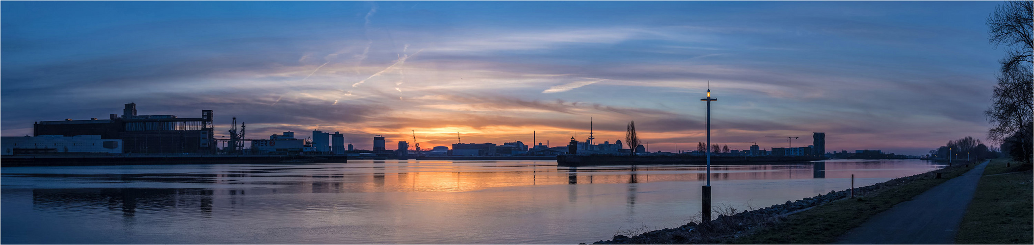 Bremen Industriehafen - Sonnenaufgang