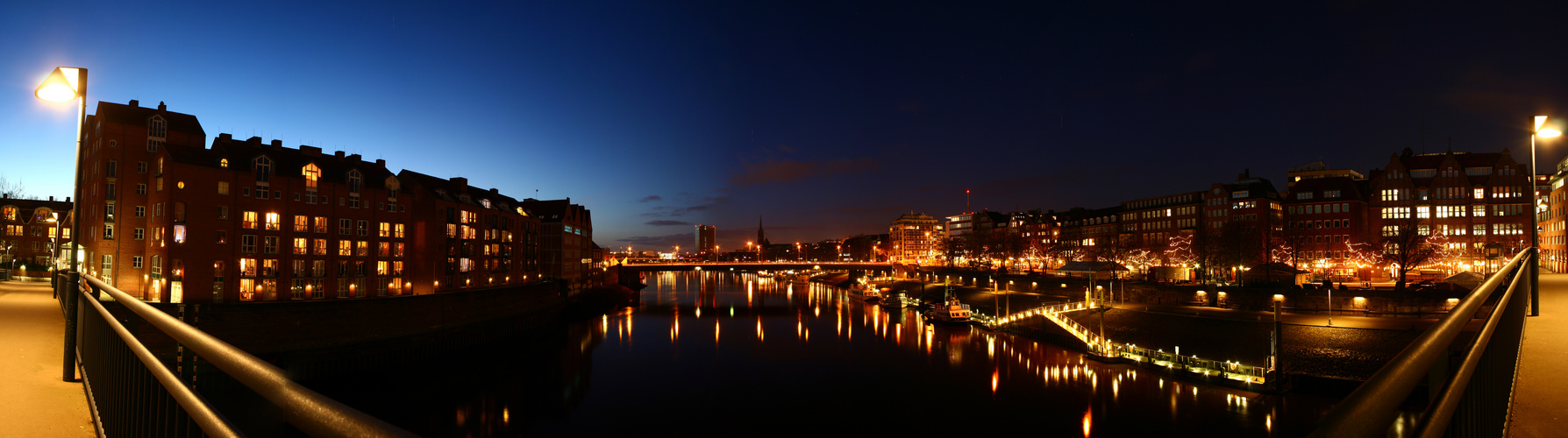 Bremen Panorama Teerhofbrücke bei Nacht