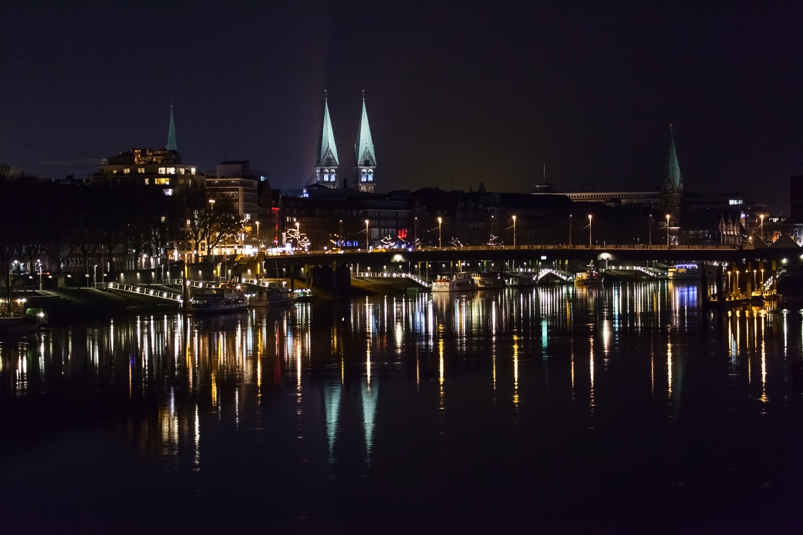 Bremen spiegelt sich in der Weser