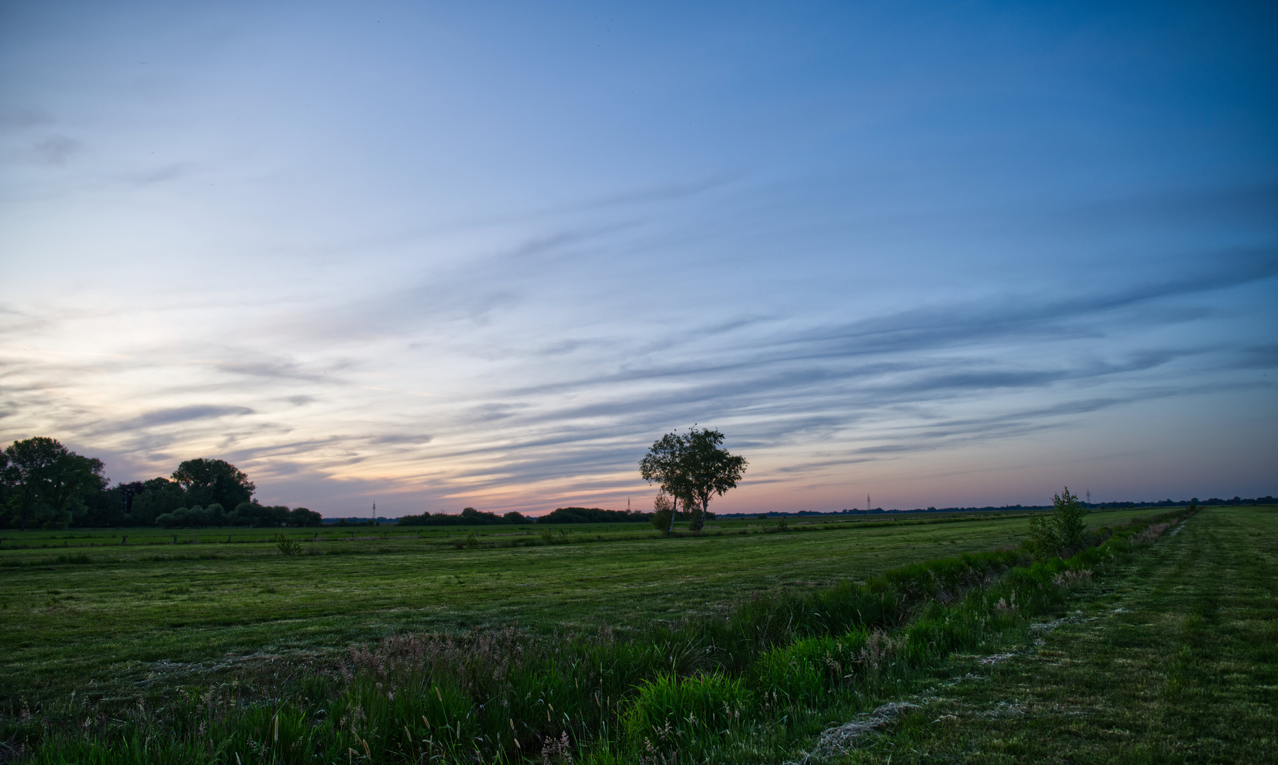 Bremer Blockland, kurz nach Sonnenuntergang.