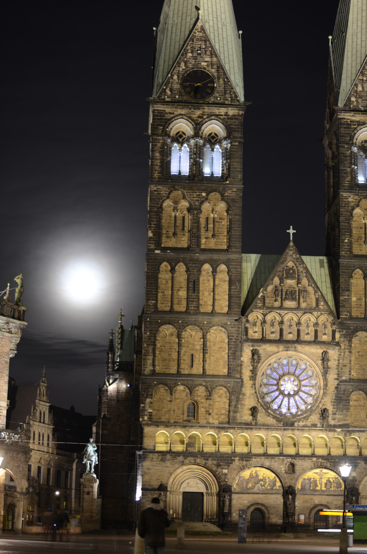 Bremer Dom mit Vollmond