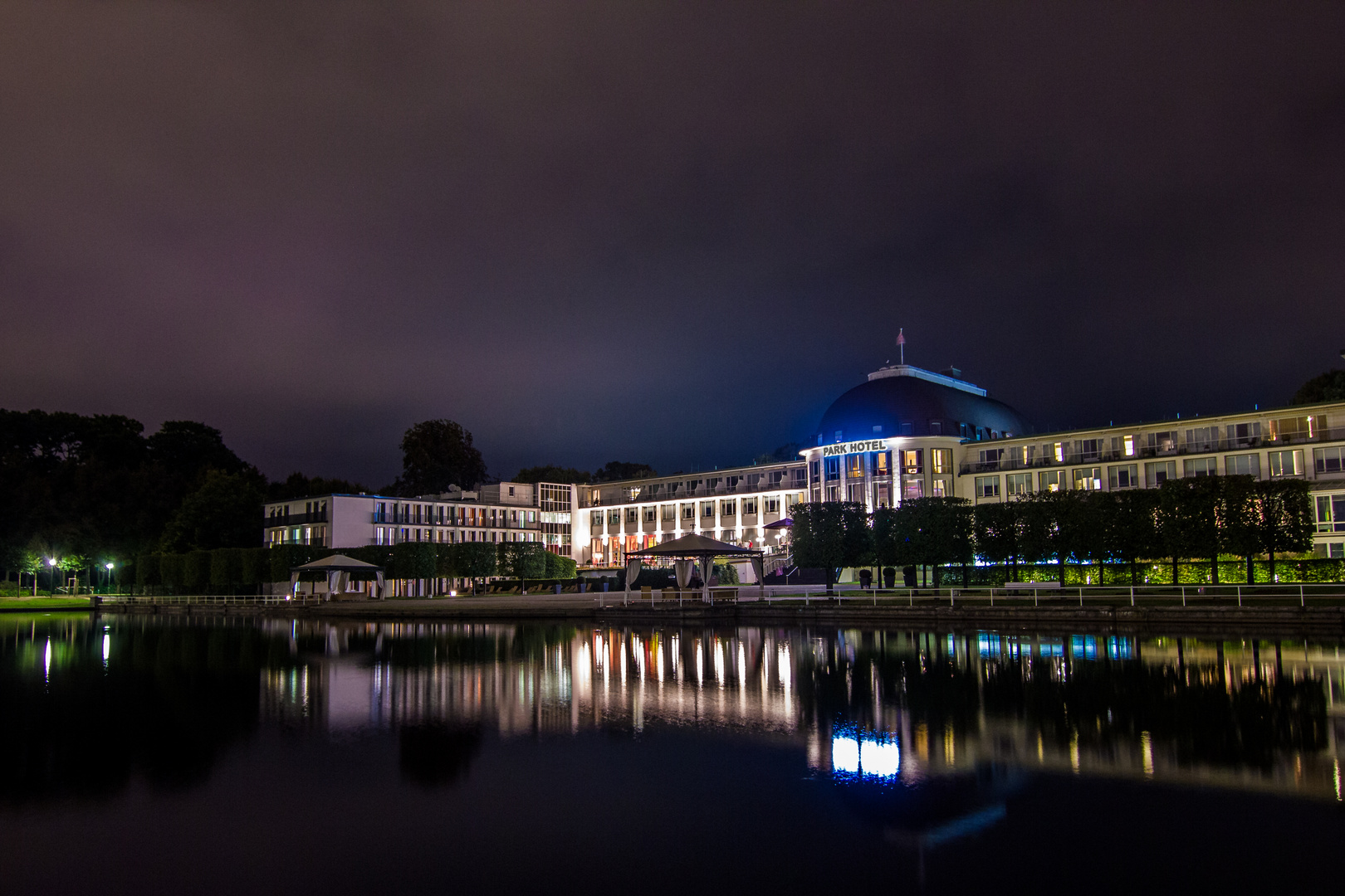 Bremer Parkhotel bei Nacht