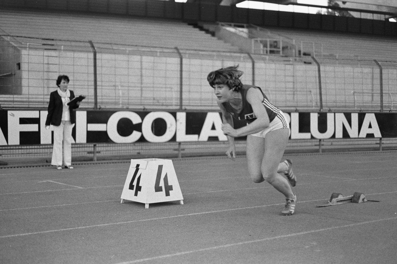 Bremer Weserstadion 1979  Birgit kurz vor dem Abheben