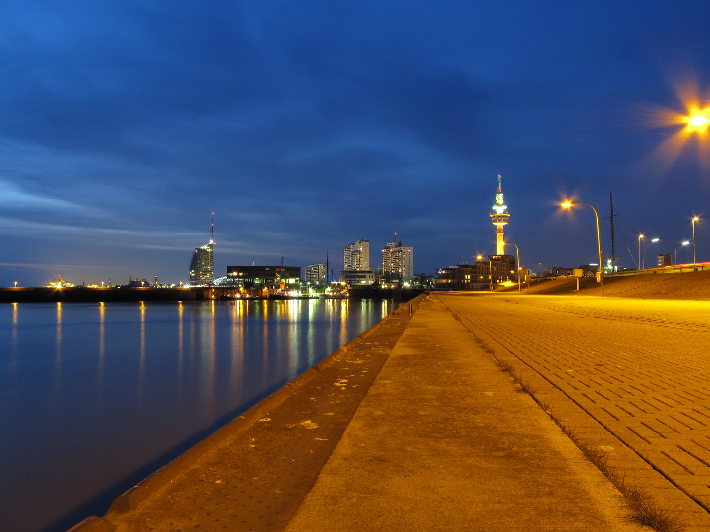 Bremerhaven bei Nacht