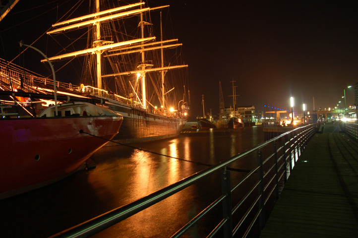 Bremerhaven bei Nacht