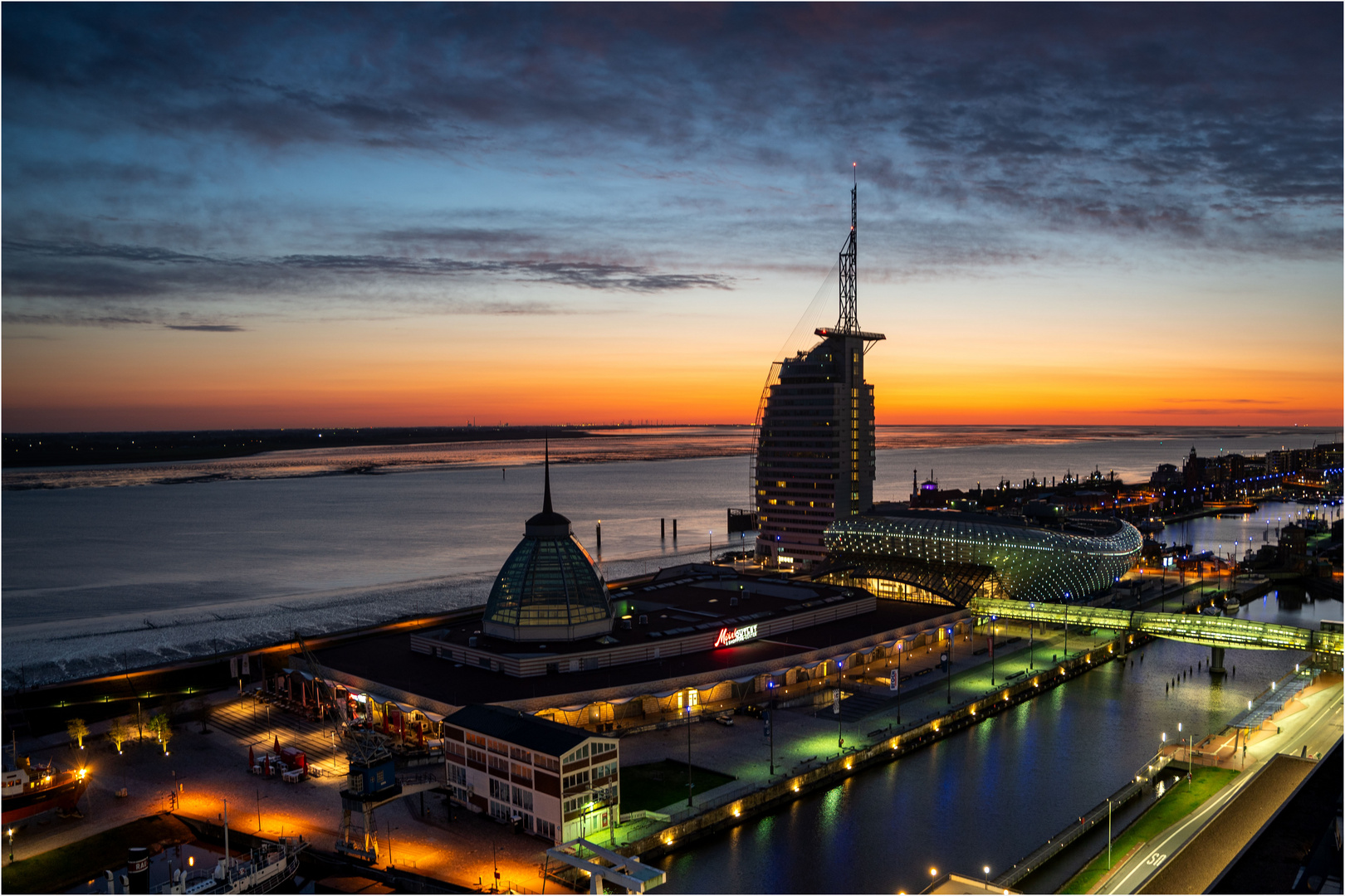 Bremerhaven - Blick auf die Hafenwelten