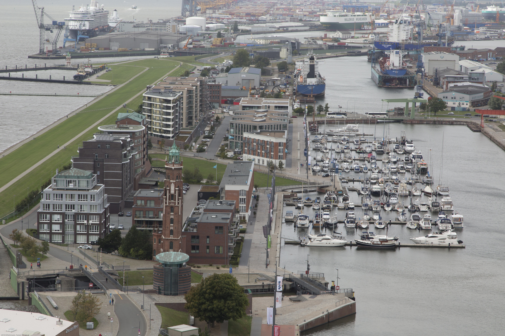 Bremerhaven / Blick von Sail City