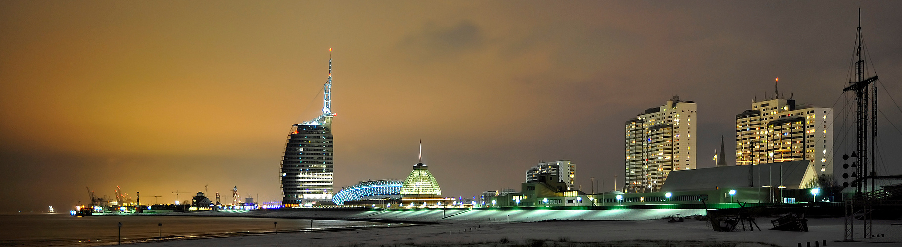 Bremerhaven by Night Seaside