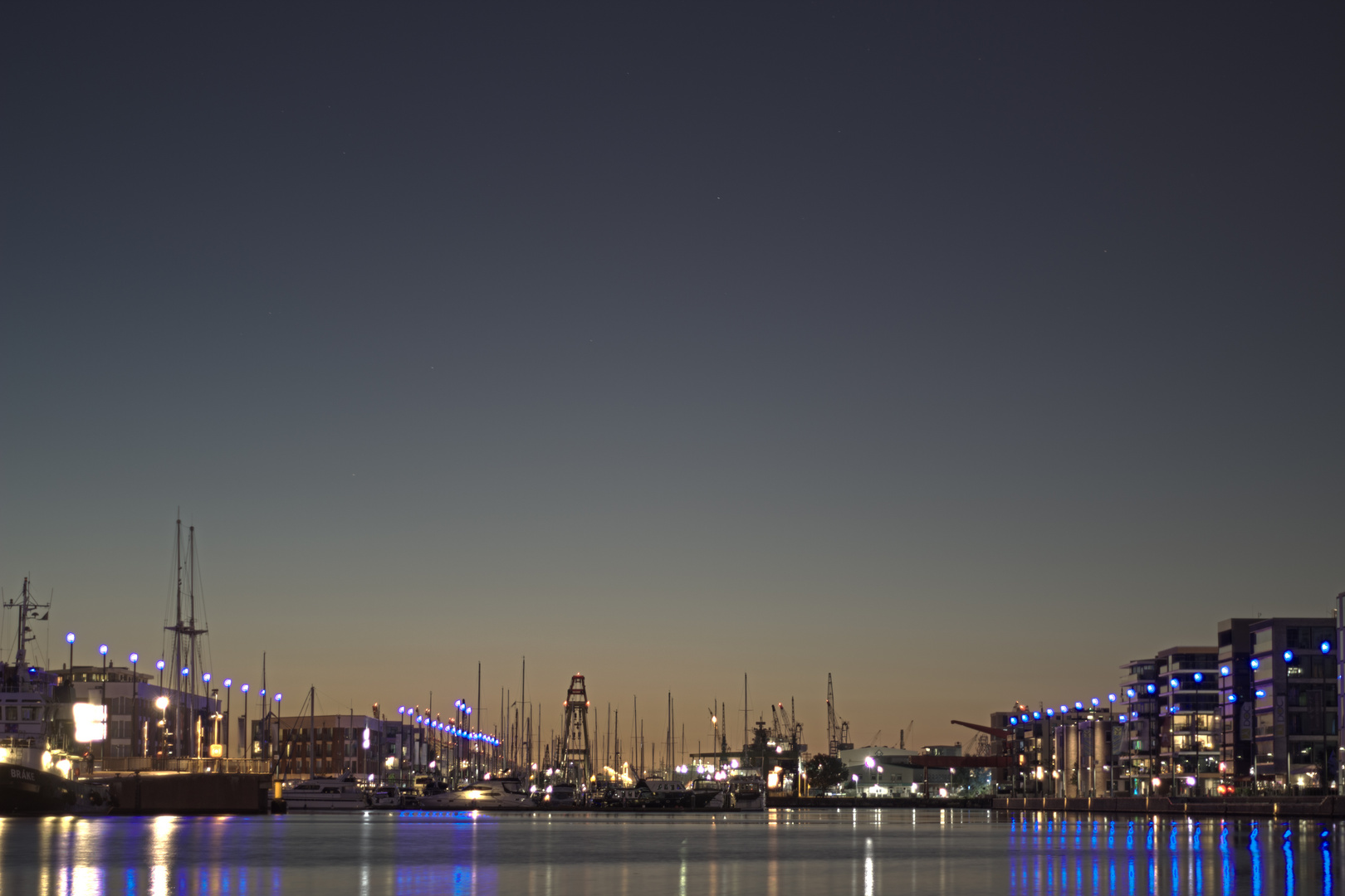 Bremerhaven Hafen mit Himmel