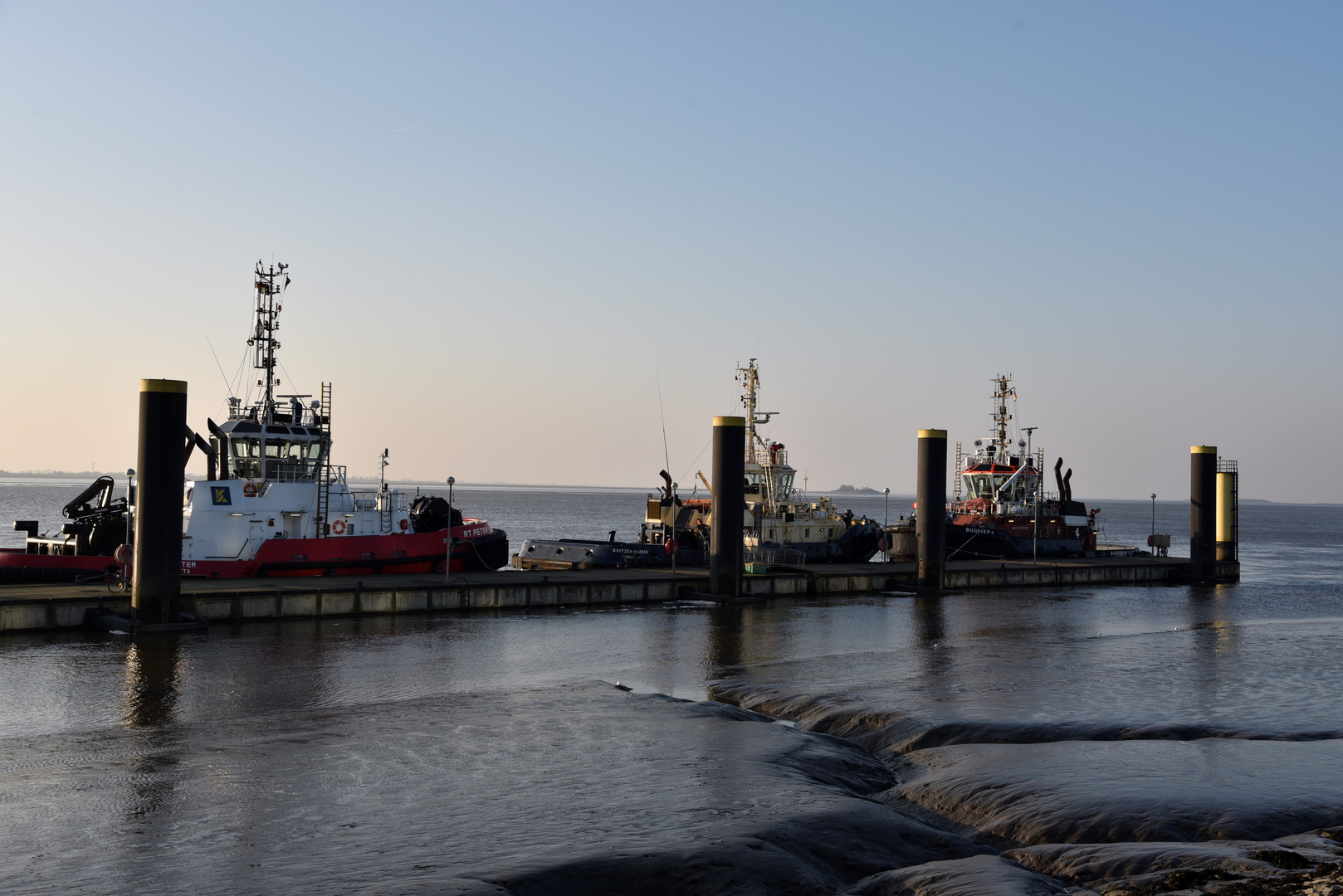 Bremerhaven im nebligen Sonnenuntergang 