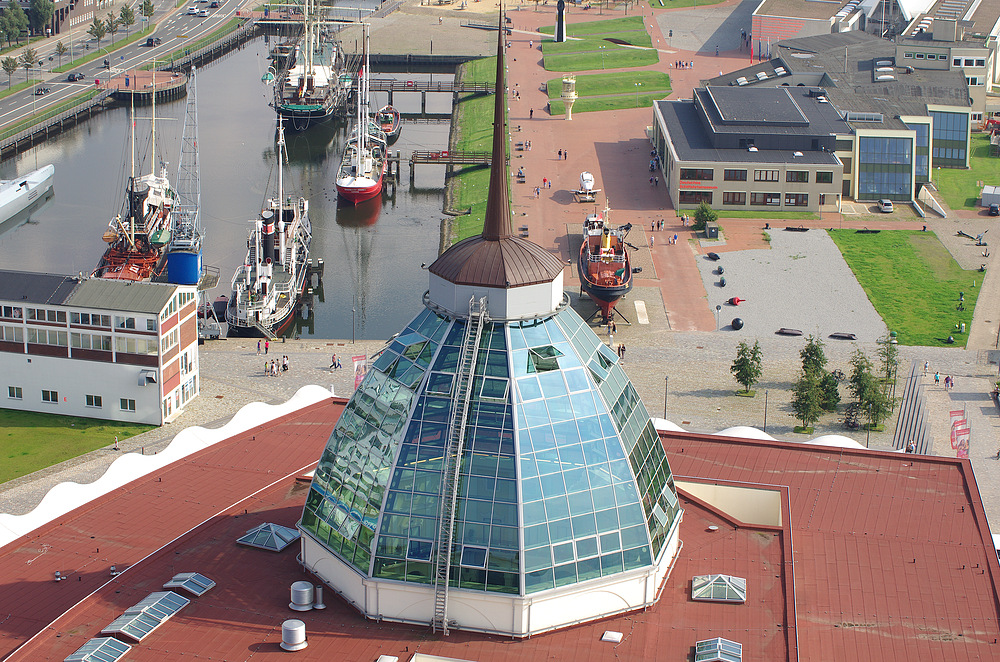 Bremerhaven Schiffahrtsmuseum hinter der Glaskuppel