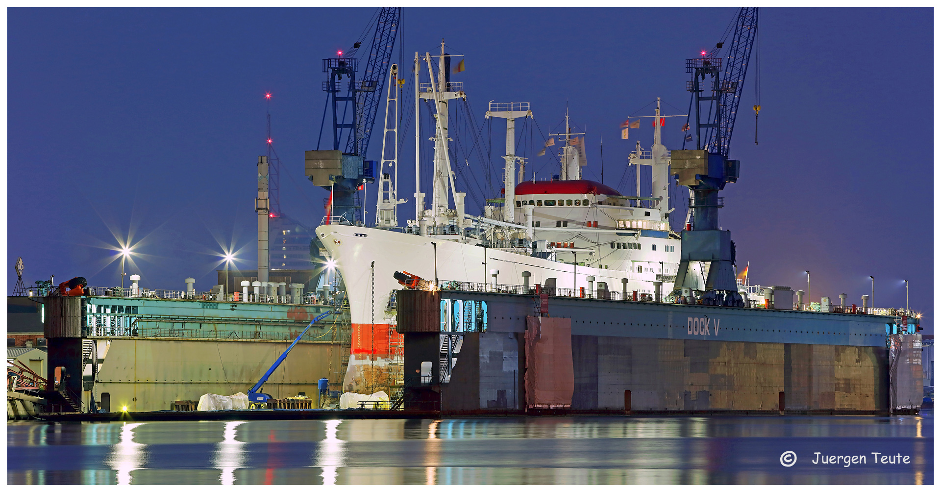 Bremerhaven ....... Wenn es Nacht wird im Hafen