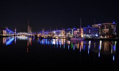 Bremerhavener Westkaje Lloyd Marina bei Nacht