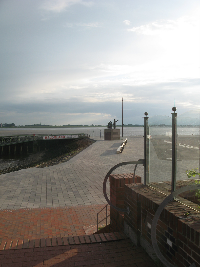 Bremerhavens Seebäderkaje, Willy-Brandt-Platz, Auswanderer-Denkmal, Havenwelten, Bremerhaven,