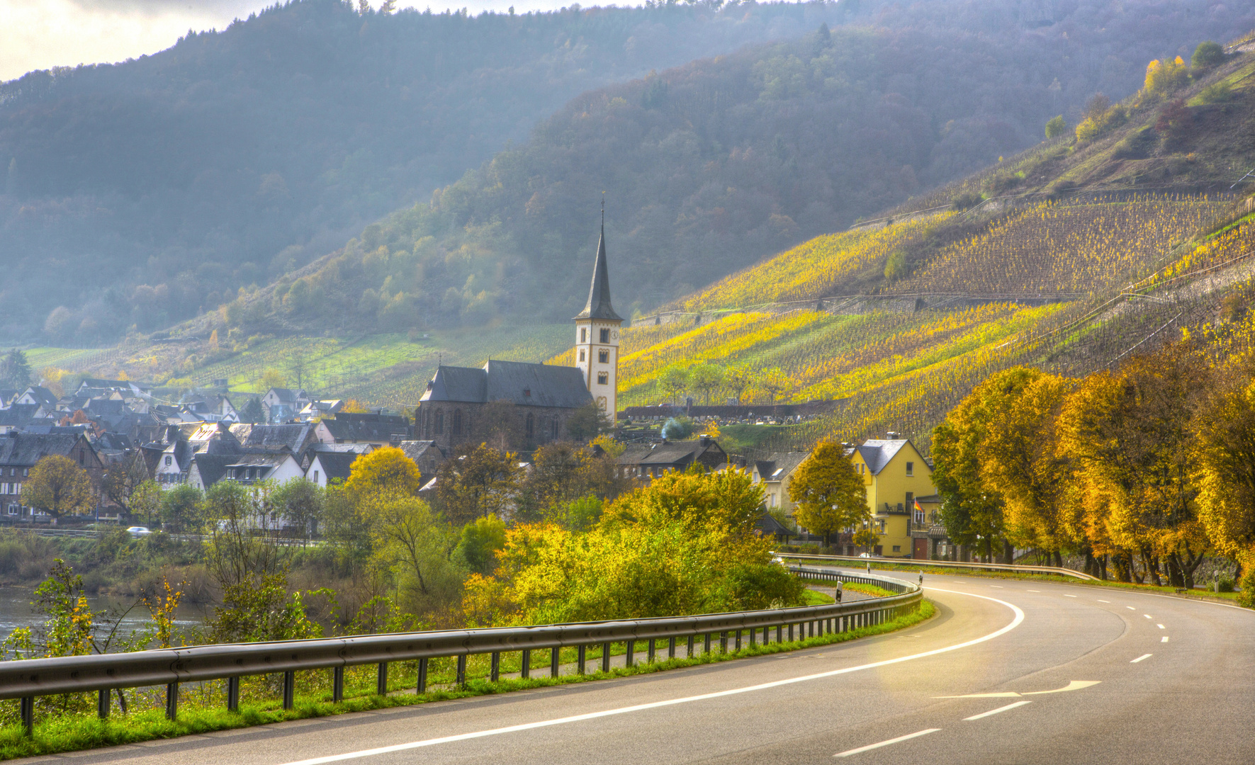 Bremm Mosel im Herbst