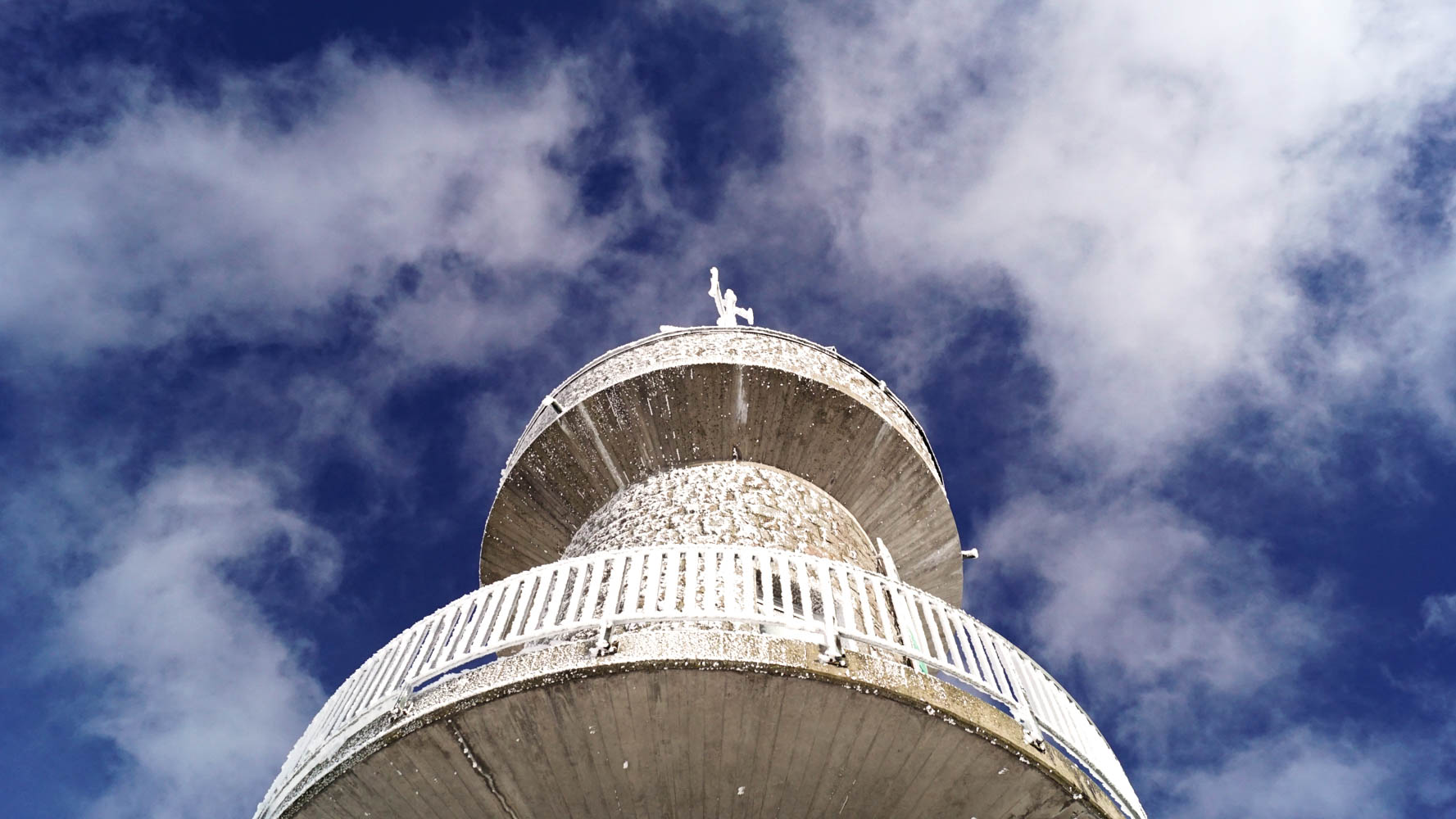 Brendturm im Winterglück